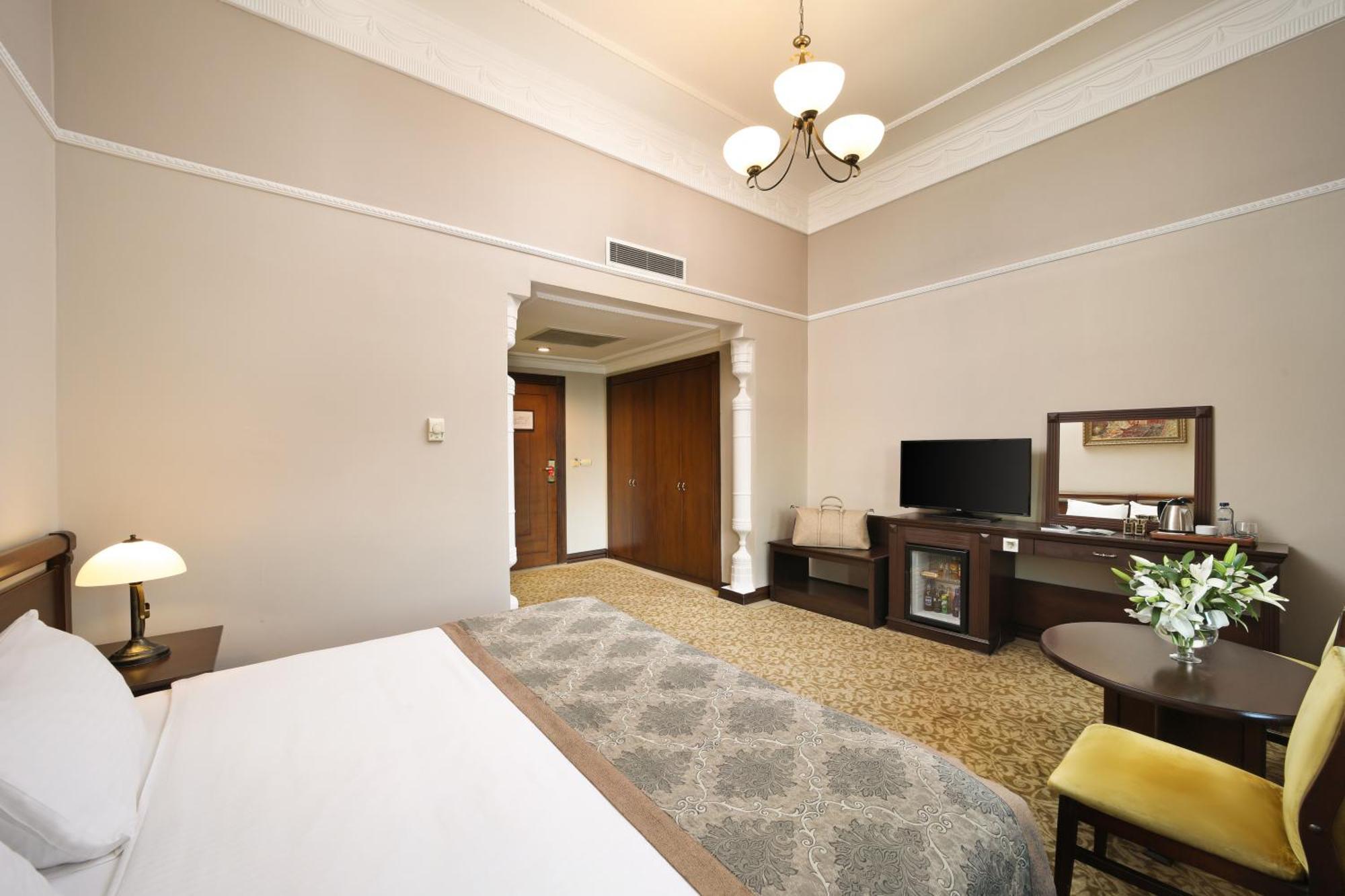 Legacy Ottoman Hotel Istanbul Exterior foto A room at the hotel