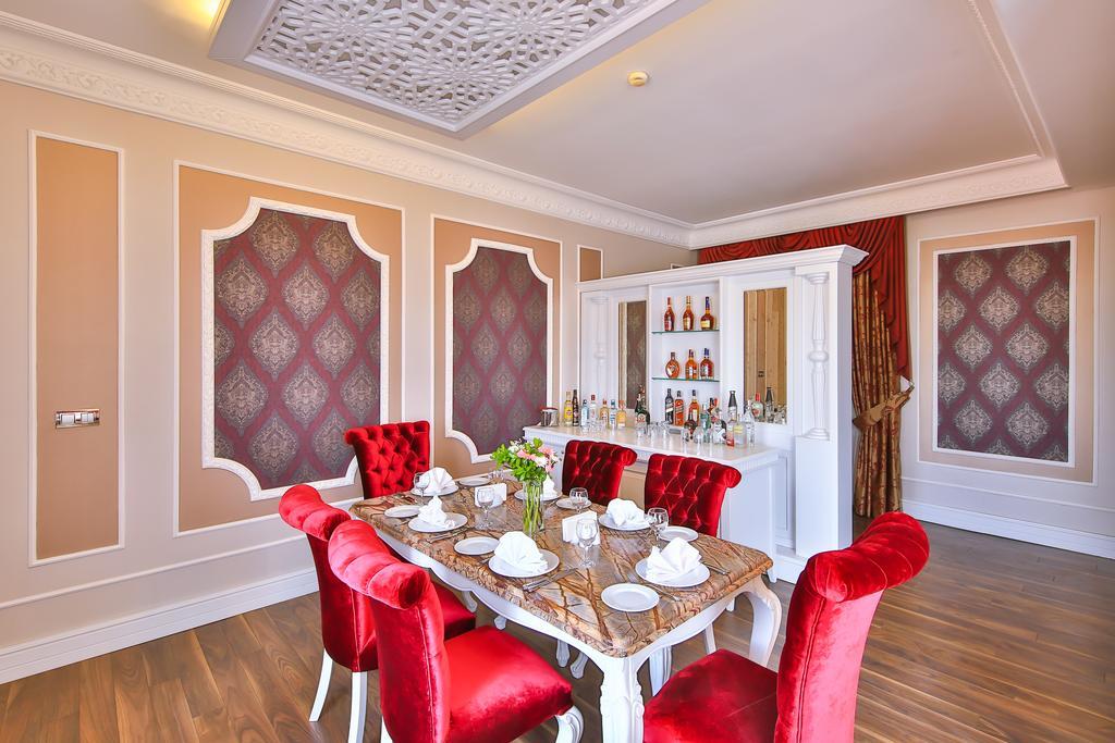 Legacy Ottoman Hotel Istanbul Exterior foto A dining room